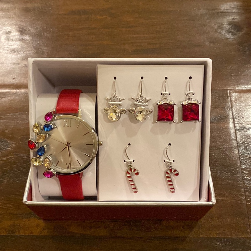 NWT Holiday Christmas 🤶 Winter ❄️ Themed watch & Earring Gift Set